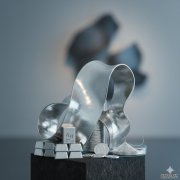 <strong>太疯狂！10元银质纪念币被炒到8万多</strong>