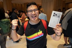 <strong>苹果四季度1437.6亿美元，分析师预期138</strong>